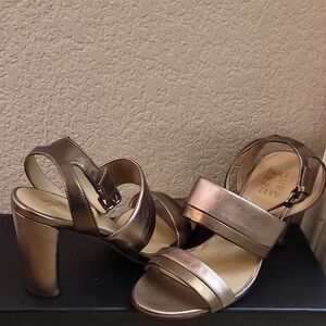 Naturalizer Women's Metallic Gold Sandals